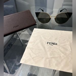 AUTHENTIC Fendi cat eye sunglasses
